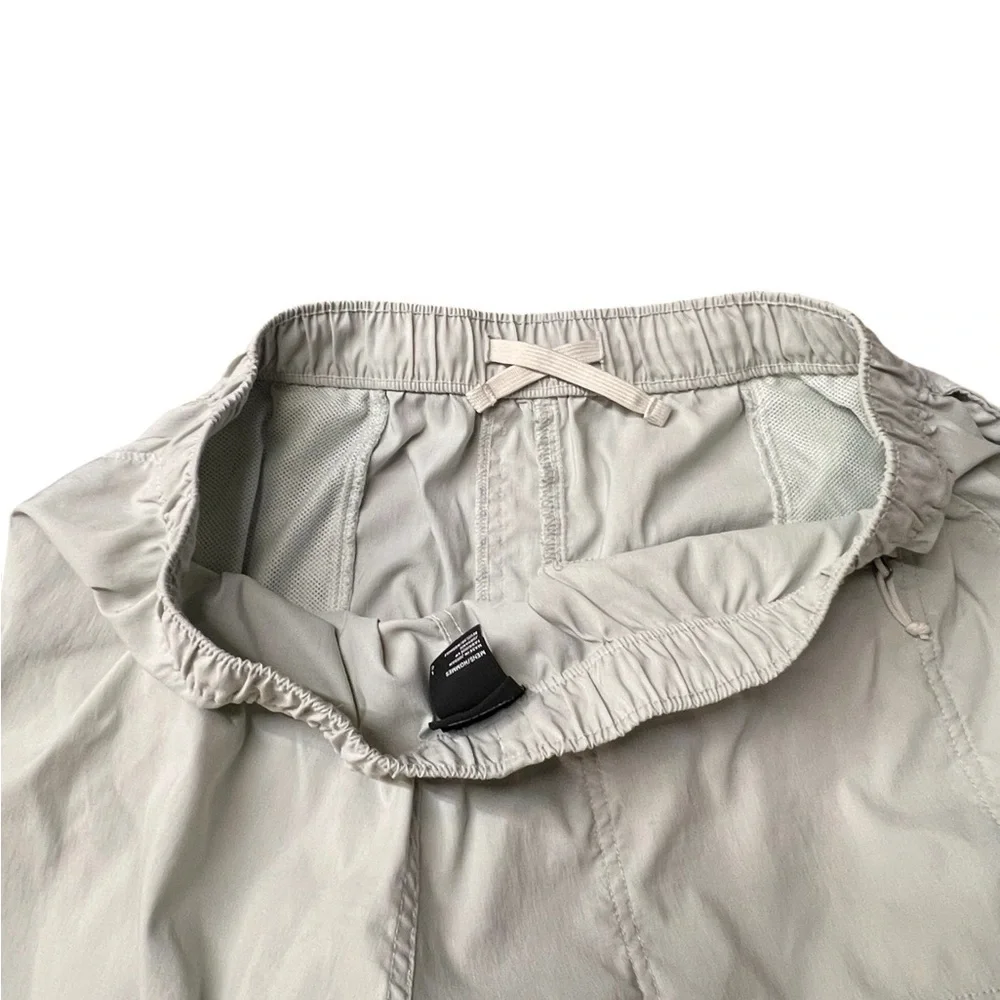 The North Face Men’s Light Gray Green Athletic Shorts Size Large